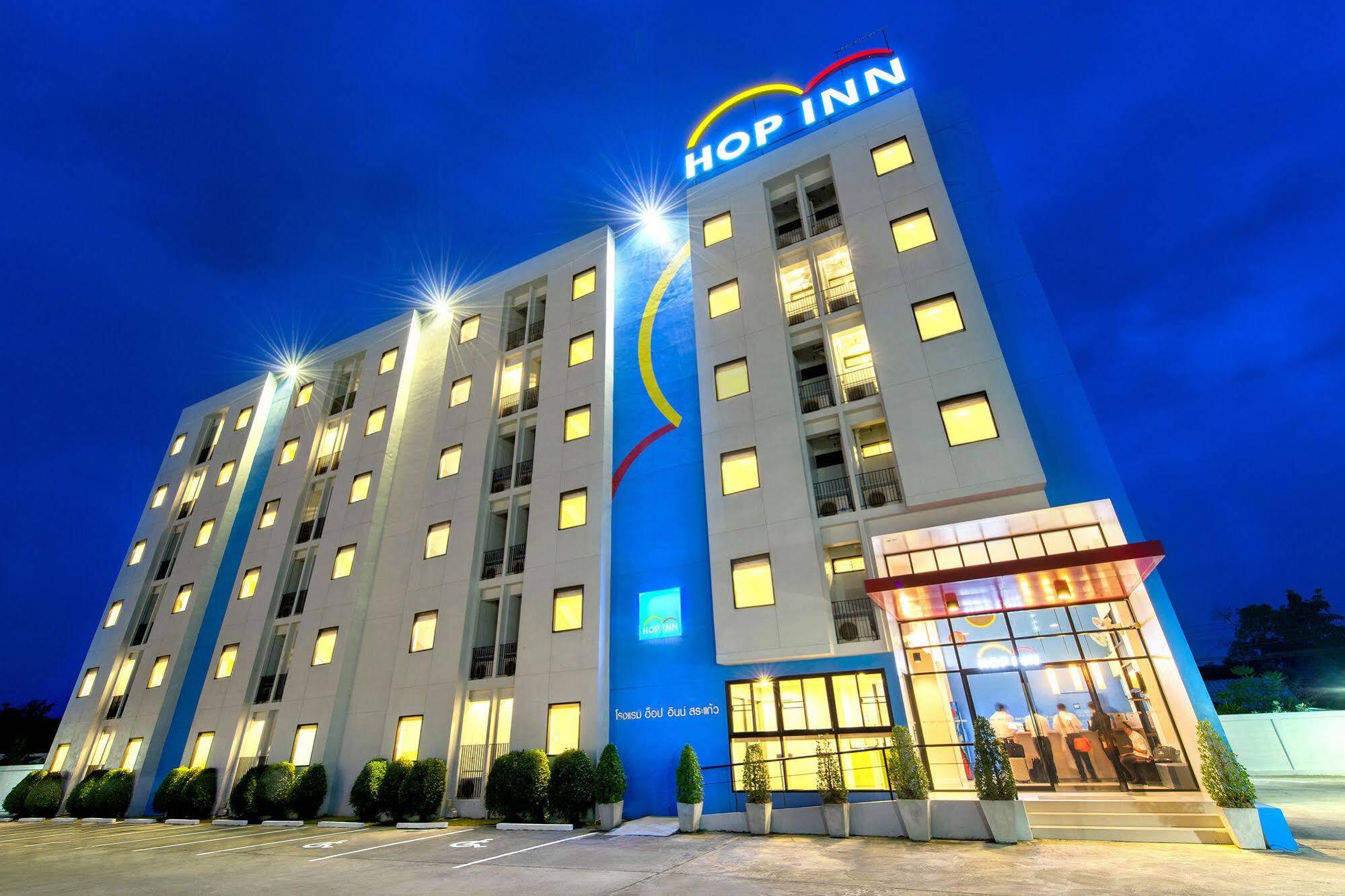 Hop Inn Szakonnakhon Kültér fotó