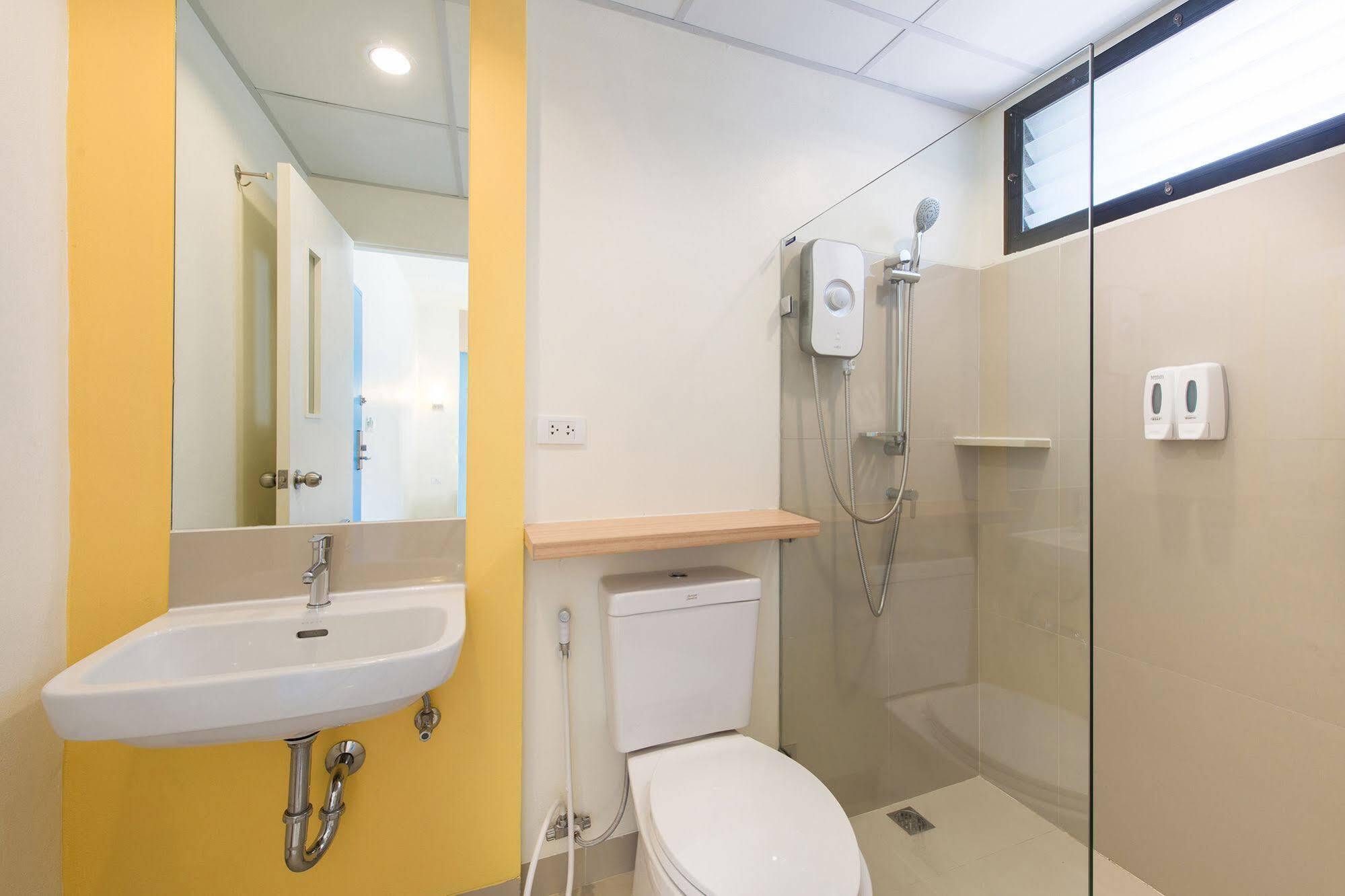 Hop Inn Szakonnakhon Kültér fotó