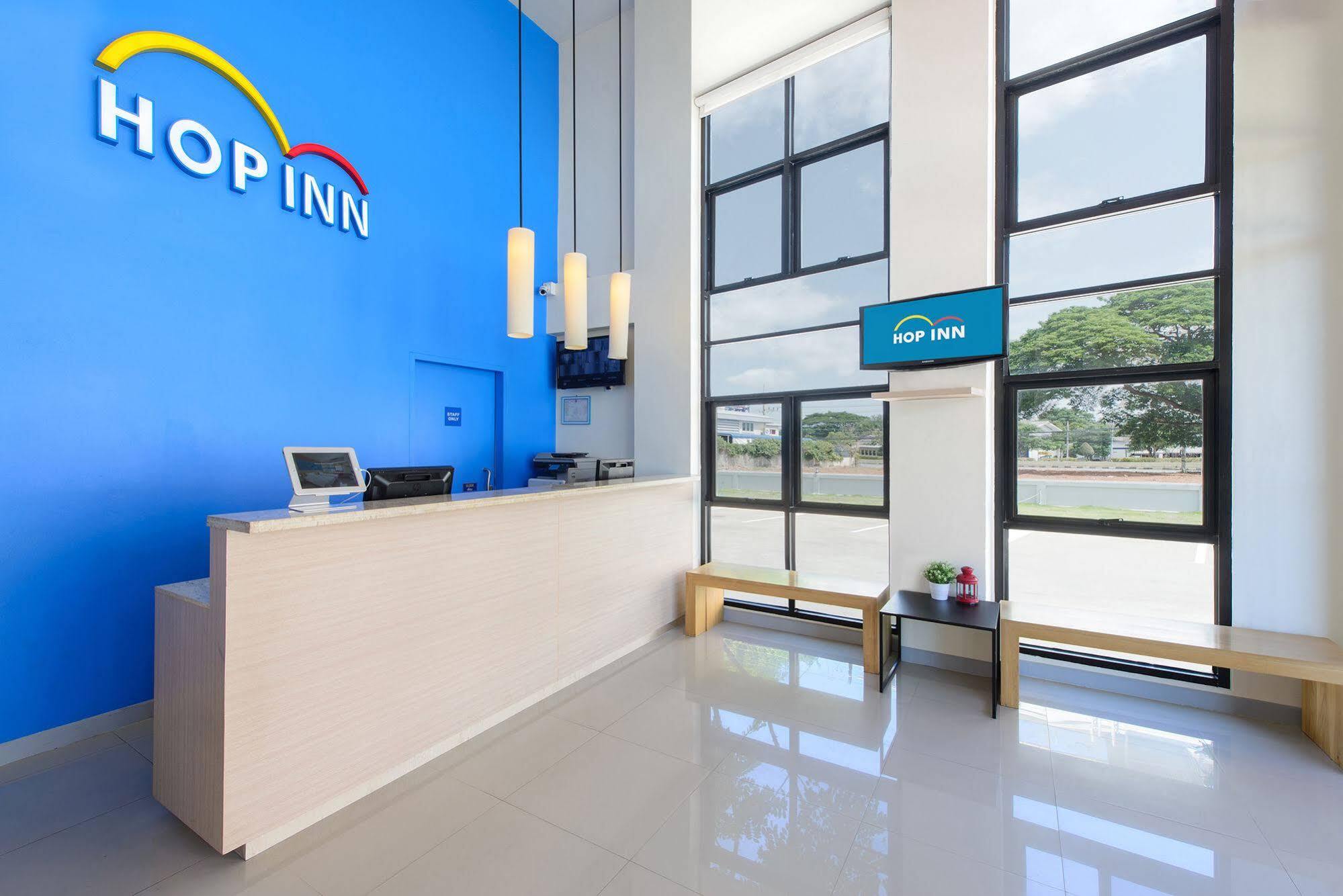 Hop Inn Szakonnakhon Kültér fotó