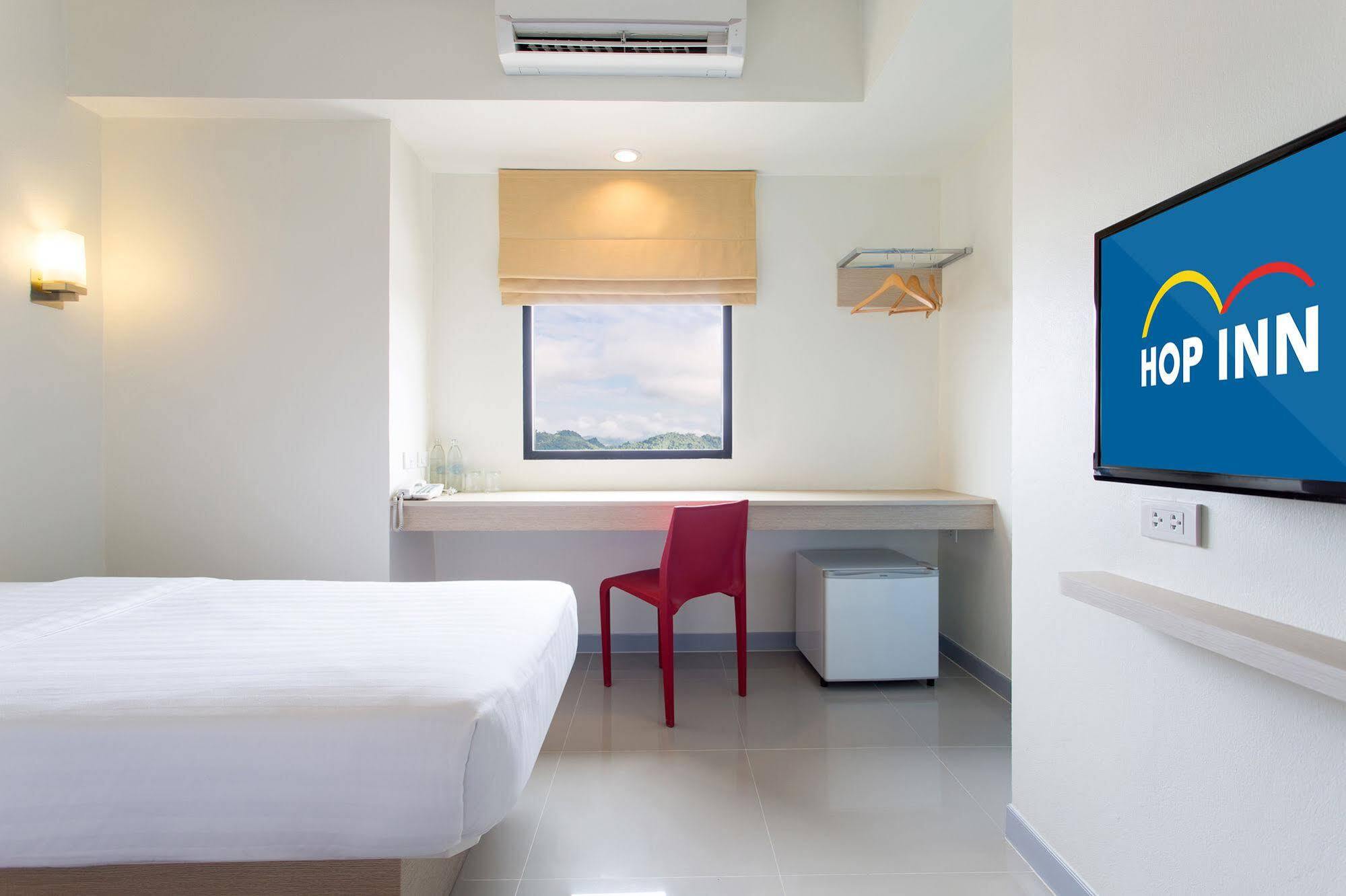 Hop Inn Szakonnakhon Kültér fotó