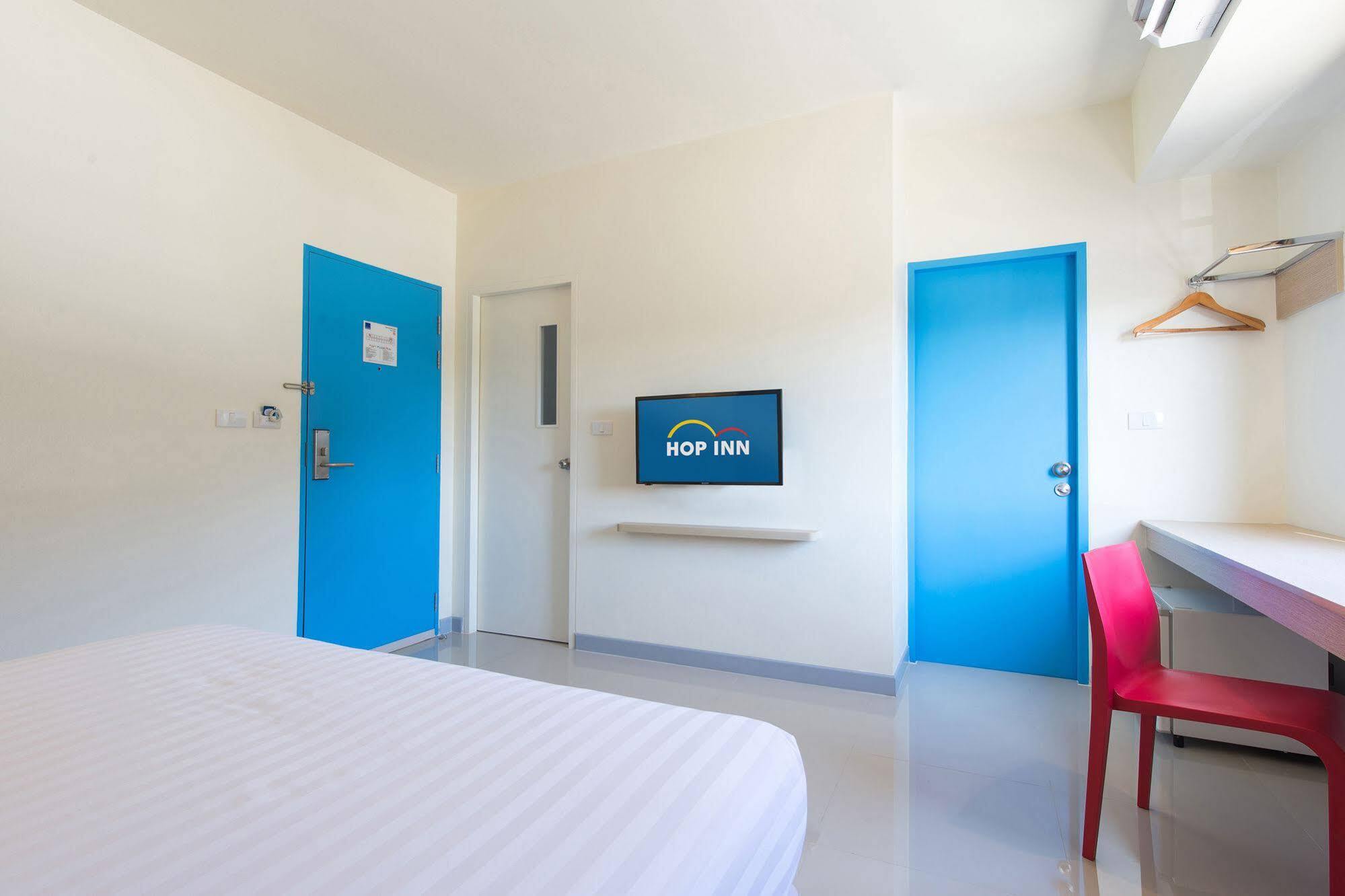 Hop Inn Szakonnakhon Kültér fotó