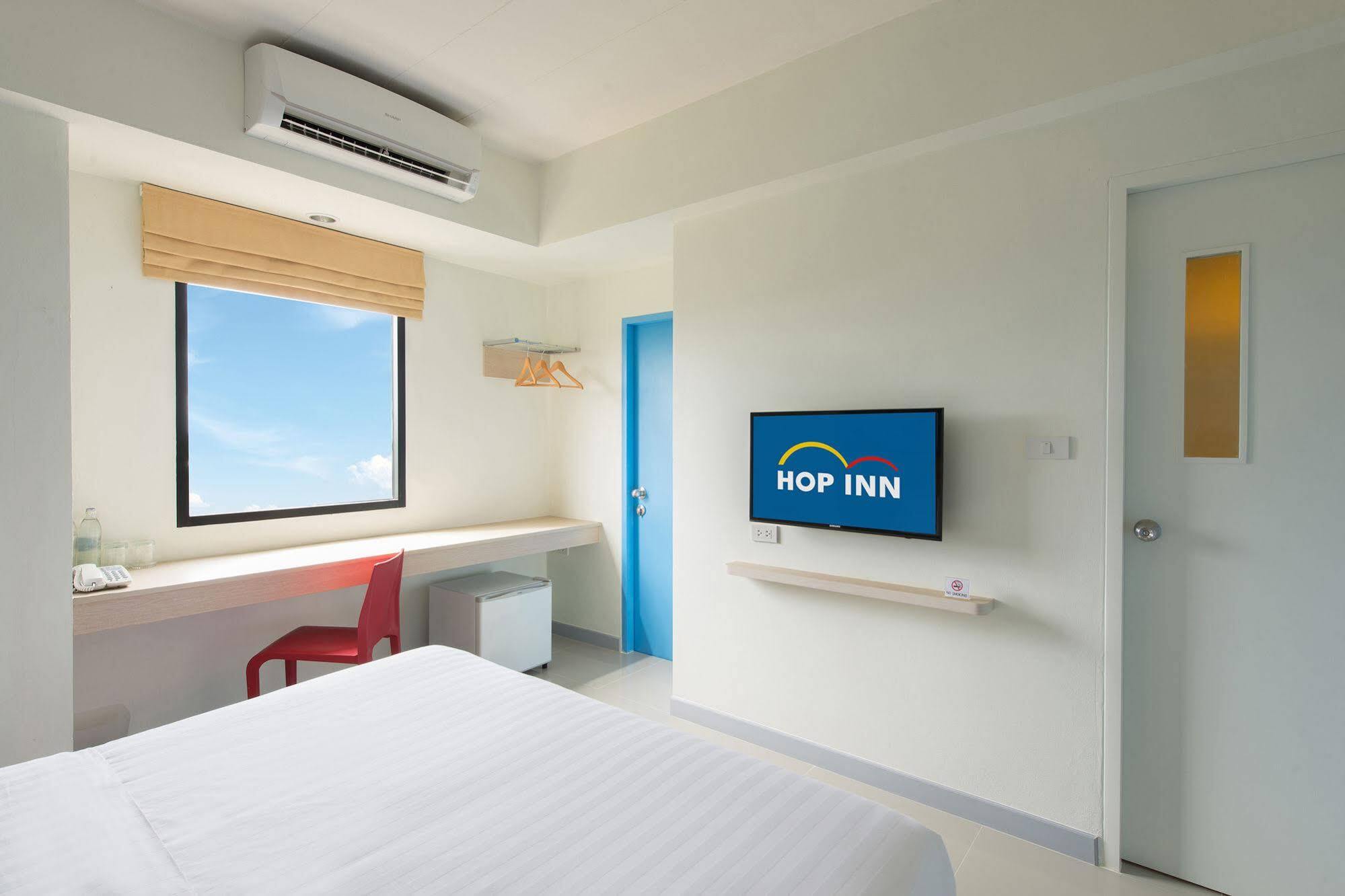 Hop Inn Szakonnakhon Kültér fotó