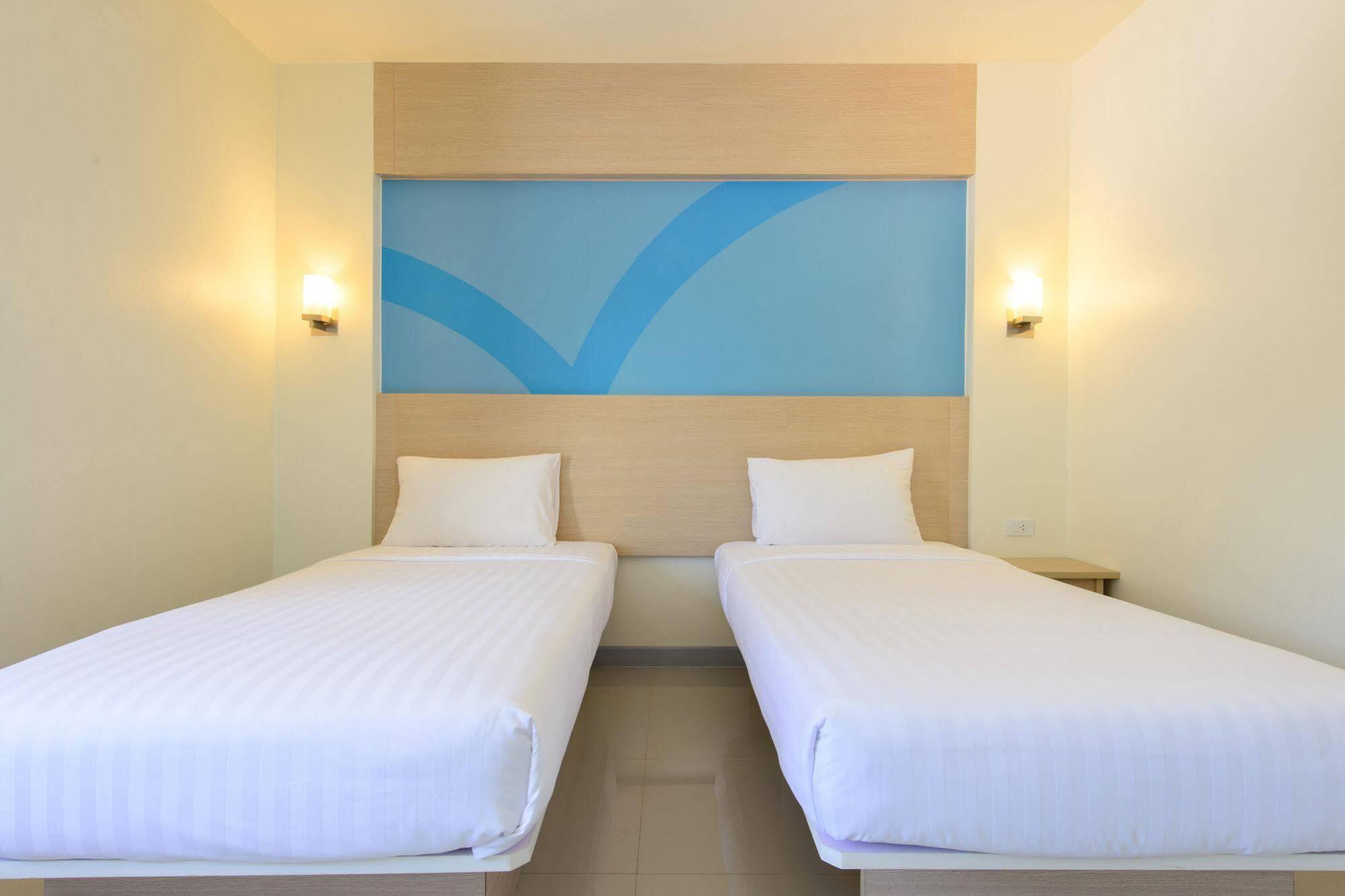 Hop Inn Szakonnakhon Kültér fotó